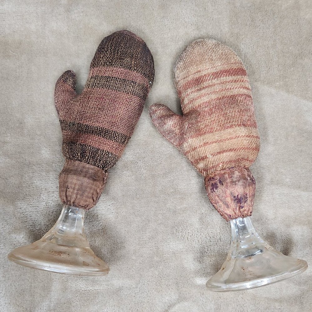 Vintage Folk Art Decor Mittens by Schneeman